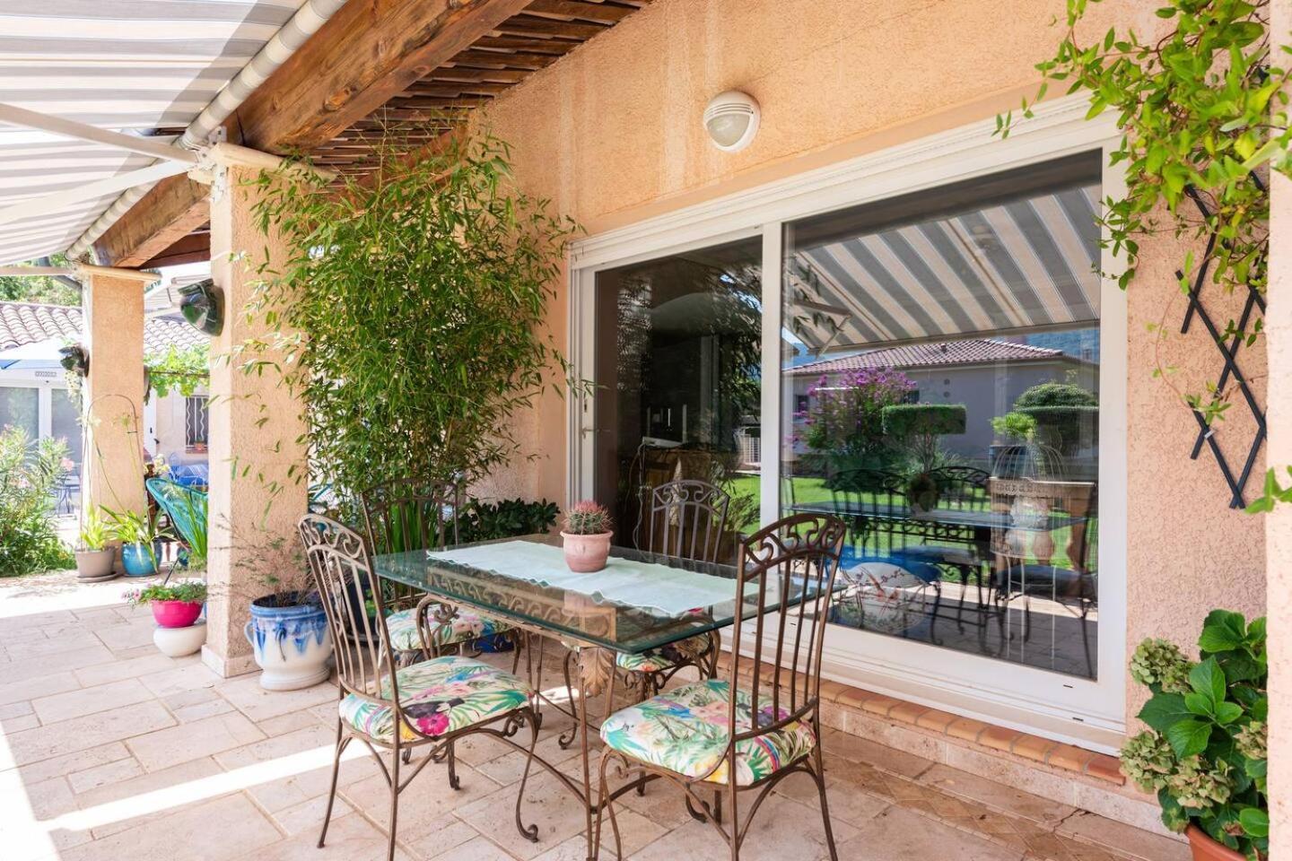 Chambre Et Table D'Hotes Villa Pomponette Nans-les-Pins Exteriör bild