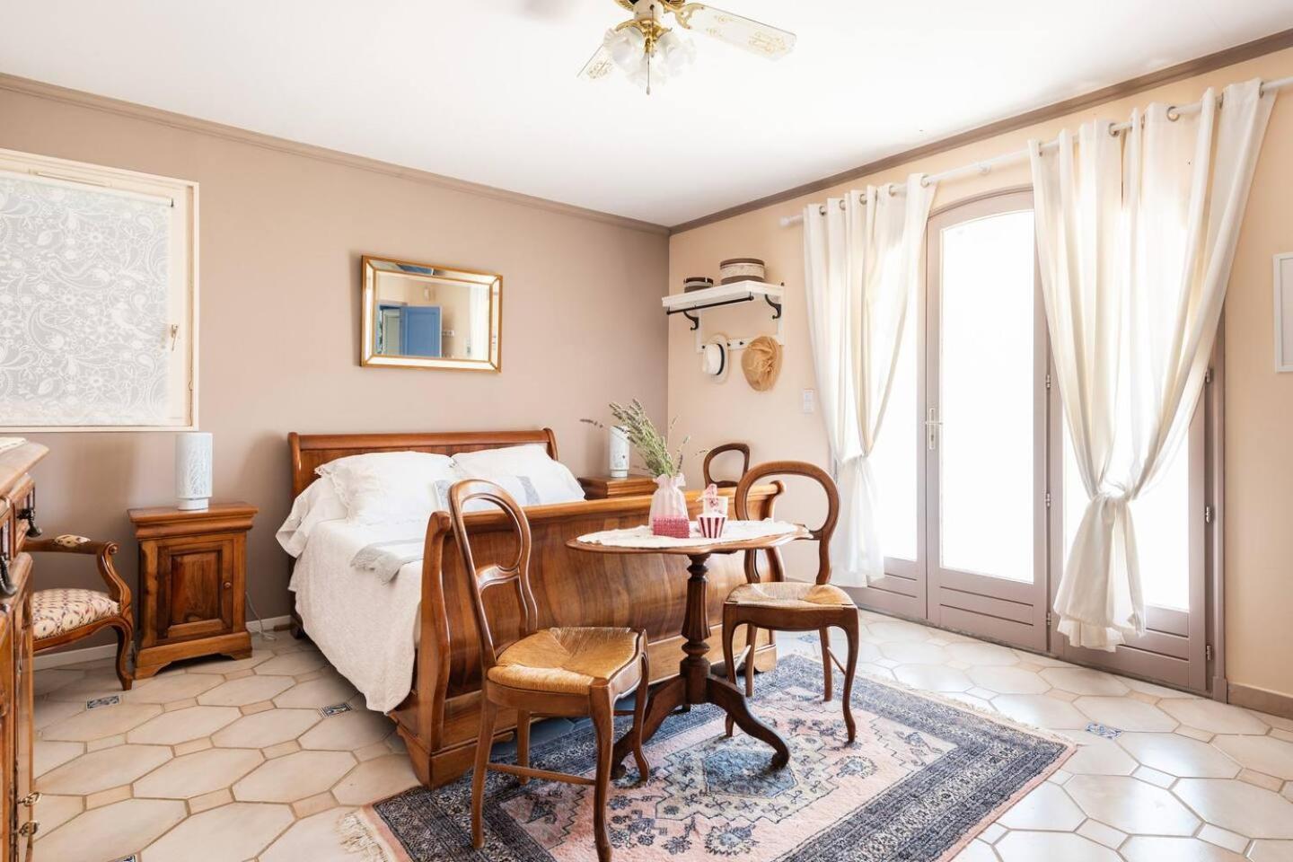 Chambre Et Table D'Hotes Villa Pomponette Nans-les-Pins Exteriör bild