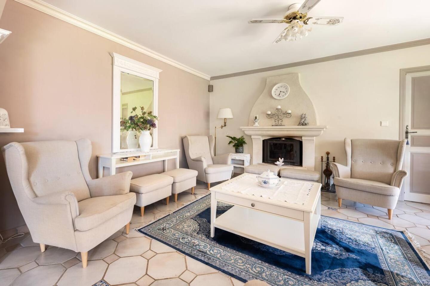 Chambre Et Table D'Hotes Villa Pomponette Nans-les-Pins Exteriör bild